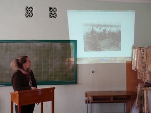 А на очах бринить сльоза…