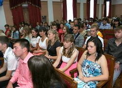 І світлі мрії, й мить прощання сплелися у єдиному танку