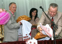 І світлі мрії, й мить прощання сплелися у єдиному танку