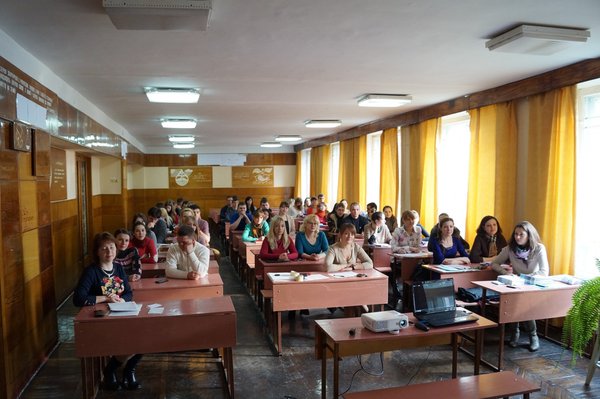 Дискусійний клуб факультету менеджменту на тему «Менеджер – це рульовий у бурхливому океані світової економіки»