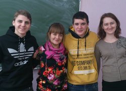 «Обійми цінні, вони – монетки скарбнички сенсу життя»
