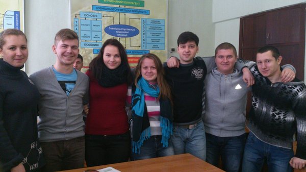 «Обійми цінні, вони – монетки скарбнички сенсу життя»