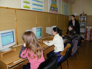Учасники І етапу Всеукраїнської студентської олімпіади зі спеціальності „Облік і аудит”  виконують тестові завдання