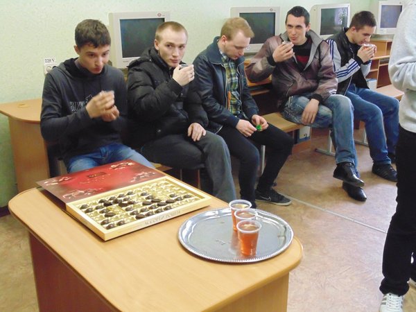 До оголошення результатів турніру – солодке частування