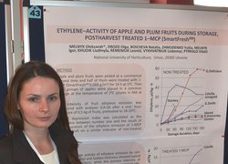 Ольга Дрозд коментує матеріали стендової доповіді