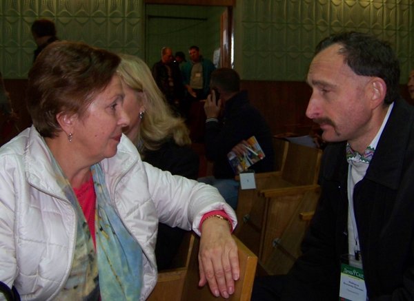 Жвава дискусія професора Тетяни Кондратенко (Інститут садівництва НААН) з доцентом Володимиром Майбородою (УНУС)
