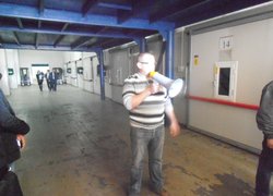 Андрій Рубльов, директор ТОВ "Золотоніські сади" представляє особливості зберігання продукції у холодильнику господарства