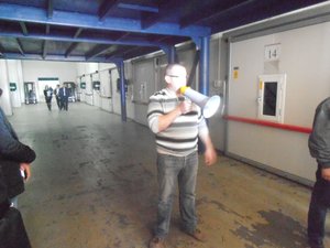 Андрій Рубльов, директор ТОВ "Золотоніські сади" представляє особливості зберігання продукції у холодильнику господарства