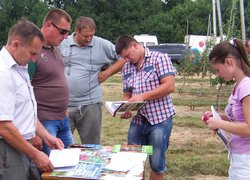 Ольга Дрозд презентує садівничу літературу і журнал «Новини садівництва»