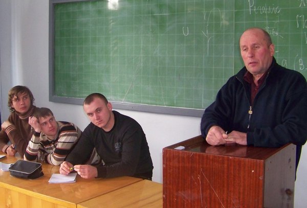 Голова ФГ «Яніс» Анатолій Чорний на зустрічі зі студентами наукового гуртка садівництва і виноградарства