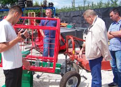 Огляд машини для закладання саду в фірмі МСМ