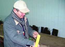 Демонстрація механізму для щеплення в плодорозсаднику АРНО