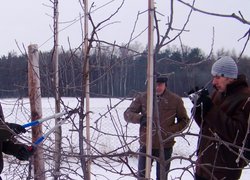 Януш Габрисяк демонструє формування так званого вікна в кроні яблуні