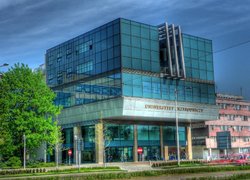 Модерний головний корпус природничо-технологічного факультету