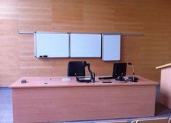 У сучасній лекційній аудиторії викладач має можливість спостерігати за студентами на моніторі