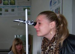 Цукристість соку плодів рефрактометром визначає Анна Осітнянко