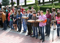 І звичний звук дзвінка нам сповіщав нове життя…
