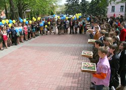 І звичний звук дзвінка нам сповіщав нове життя…
