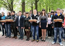 І звичний звук дзвінка нам сповіщав нове життя…