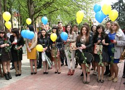 І звичний звук дзвінка нам сповіщав нове життя…