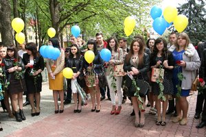 І звичний звук дзвінка нам сповіщав нове життя…