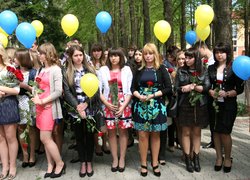 І звичний звук дзвінка нам сповіщав нове життя…