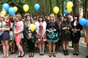 І звичний звук дзвінка нам сповіщав нове життя…