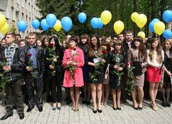 І звичний звук дзвінка нам сповіщав нове життя…