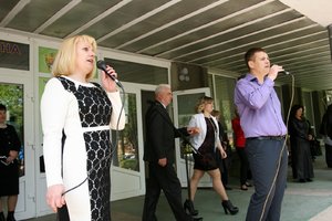 І звичний звук дзвінка нам сповіщав нове життя…