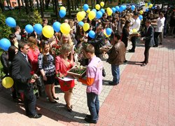 І звичний звук дзвінка нам сповіщав нове життя…