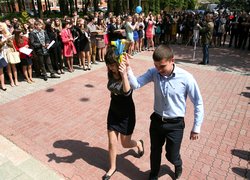 І звичний звук дзвінка нам сповіщав нове життя…