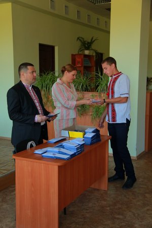 Першокурсникам факультету економіки і підприємництва вручили головний документ студента