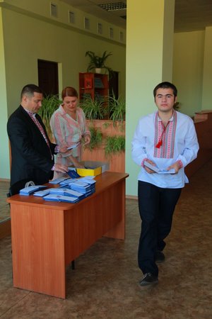 Першокурсникам факультету економіки і підприємництва вручили головний документ студента