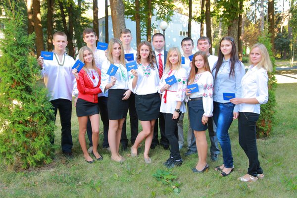 Першокурсникам факультету економіки і підприємництва вручили головний документ студента