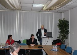 Професор Стефан Ігнар звертається зі вступним словом до учасників наради
