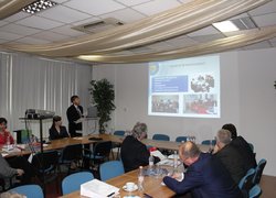 Професор В. Карпенко презентує учасникам зустрічі Уманський національний університет садівництва