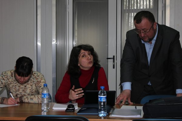 Перший проректор Іван Мостов’як під час обговорення та спілкування з учасниками проекту