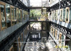 Інститут гідравліки і водних ресурсів університету (в середині одного з корпусів)