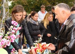 В Уманському НУС відсвяткували традиційний День яблука