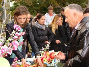В Уманському НУС відсвяткували традиційний День яблука