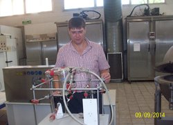 У лабораторії з переробки продуктів рослинництва і тваринництва