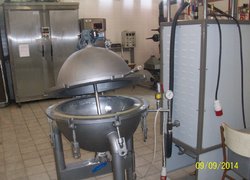 У лабораторії з переробки продуктів рослинництва і тваринництва