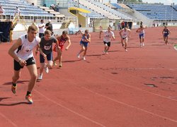 Старт на 800м, зліва - Кудина Владислав, Оріховський Денис