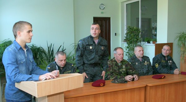 Низький уклін батькам за справжніх синів України!