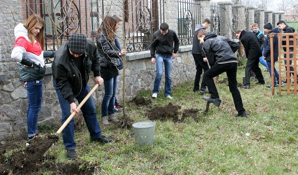 Акцію «Посади дерево» продовжено у ЗОШ № 4