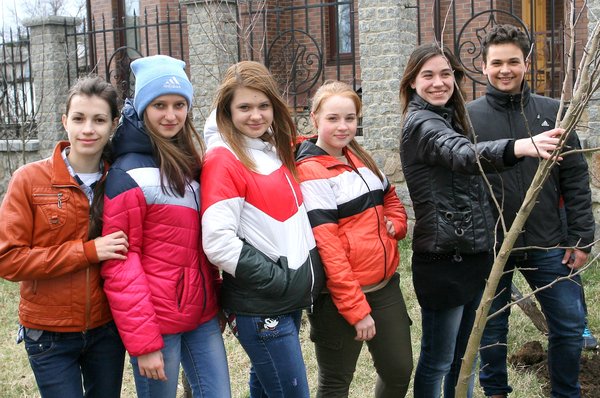 Акцію «Посади дерево» продовжено у ЗОШ № 4