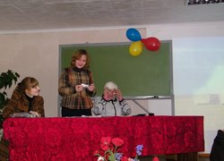 Член суддівської колегії Шайко О. Г. оголошує результати конкурсу  "Юний вигадник"