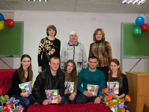 Учасники (справа наліво І ряд: Полтавська Олена (41-о), Кацун Анатолій (41-о),  Коваленко Оксана (32-ок), Васьків Назарій (31-о),  Ткаліч Людмила (41-о); ІІ ряд:  ведуча та організатор доцент Аніщенко Г.Ю., суддівська колегія доценти Загребельна Н.І., Шайко О.Г.)