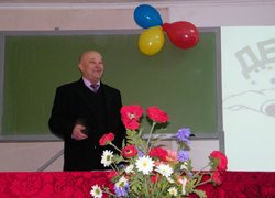 Учасників гри вітає завідувач кафедри обліку і аудиту, д.е.н., професор  Уланчук В.С.