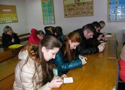Члени студентського наукового гуртка дешифрують кодове слово "звітність"
